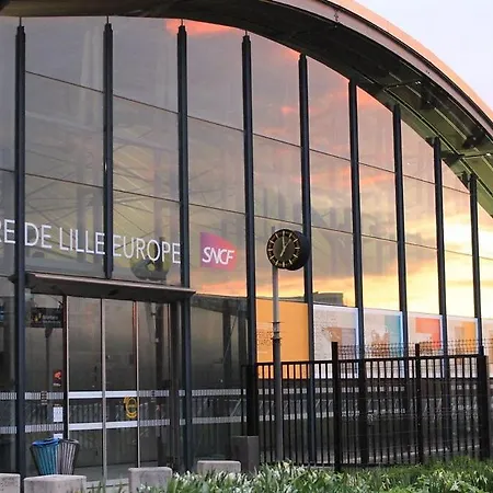 Maisonnette Atypique Dans Le Vieux * Lille