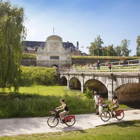 Maisonnette Atypique Dans Le Vieux * Lille